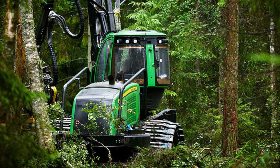 JD tar skogsmaskinerna till Maskinexpo