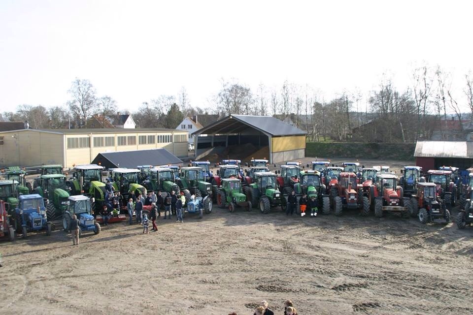 64 traktorer på Önnestad