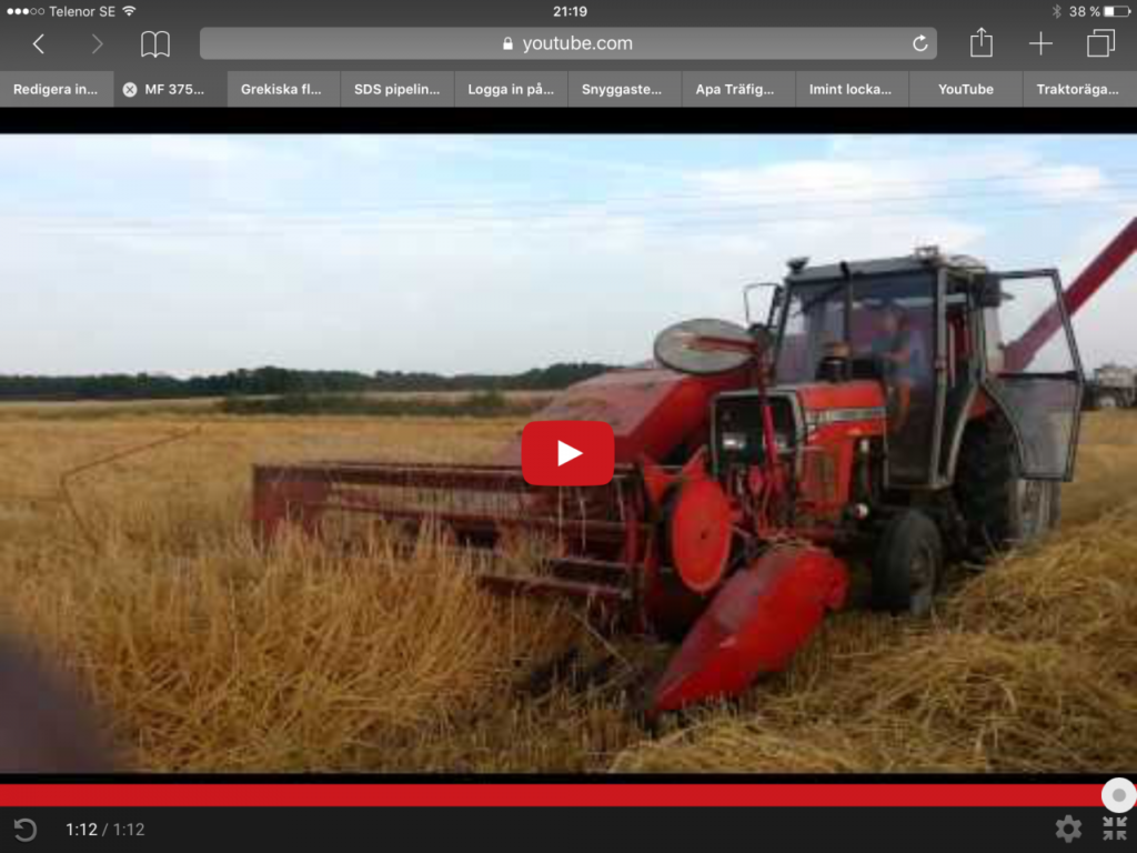 JF-tröska jobbar i korn!