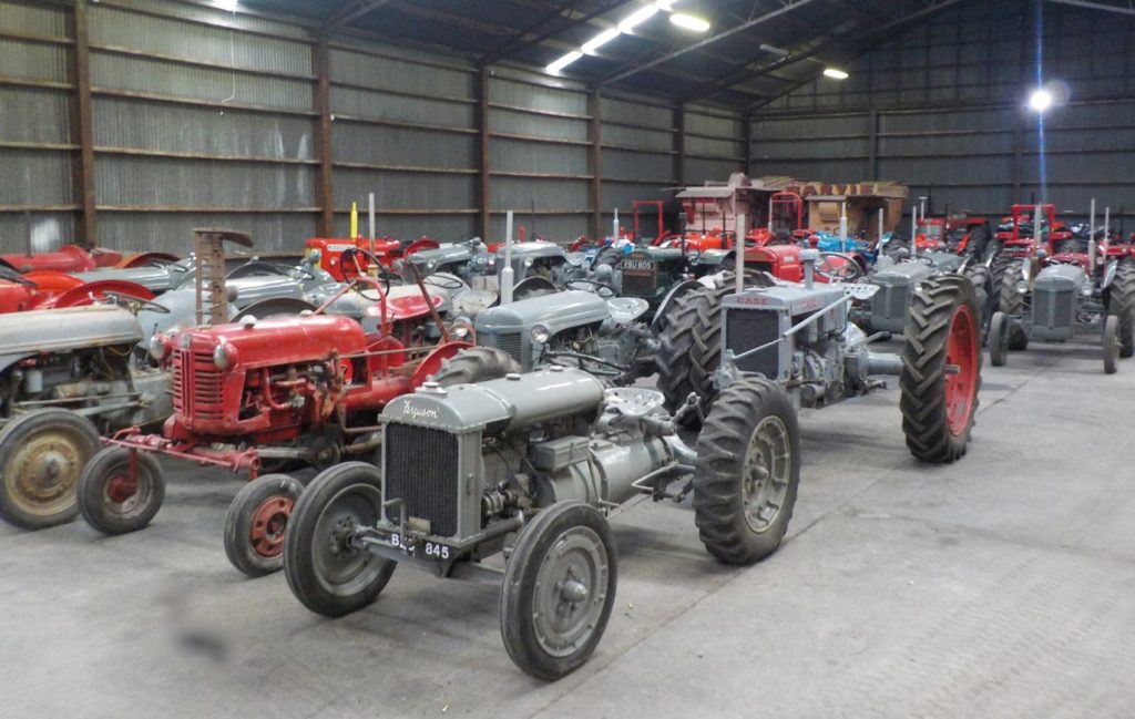 Privat traktorsamling auktioneras ut